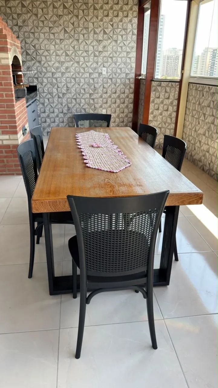 Mesa de madeira com 6 cadeiras  - Foto 2