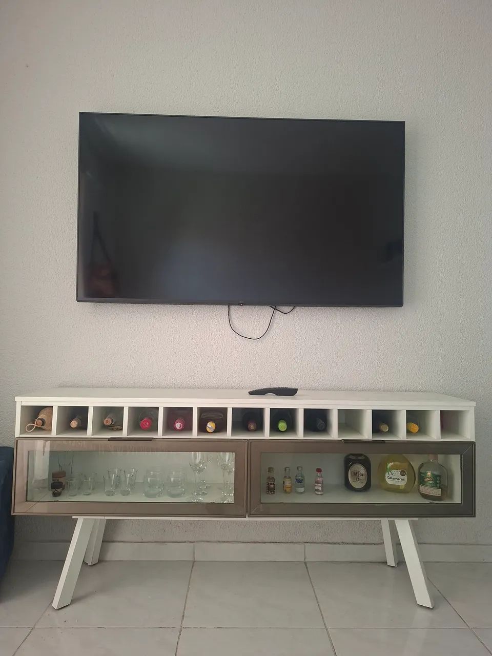 Smart TV LG 60 Polegadas AI 4K UHD webOS Google Alexa HDR e  Rack de madeira competo