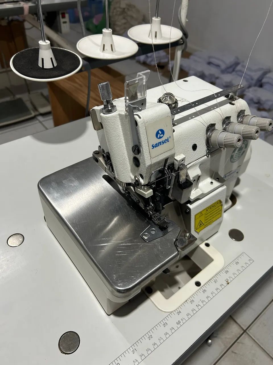 Máquina de costura overloque
