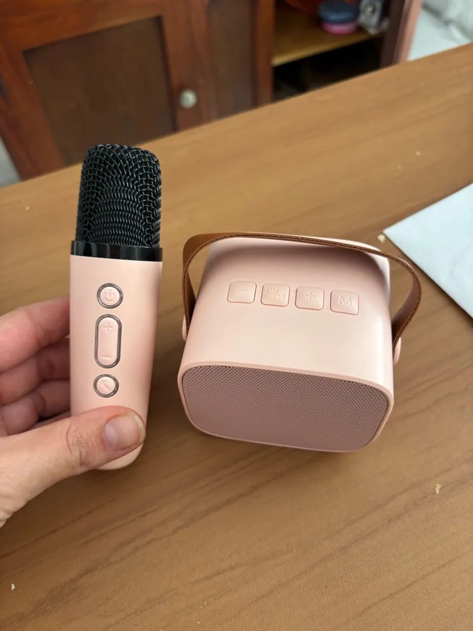 Mini karaokê e microfone rosa Imaginarium 