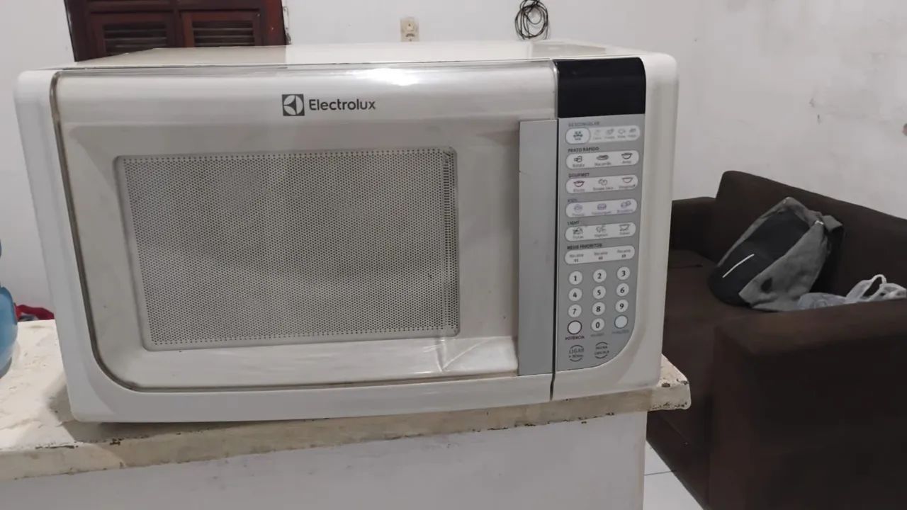 Micro-ondas semi novo 