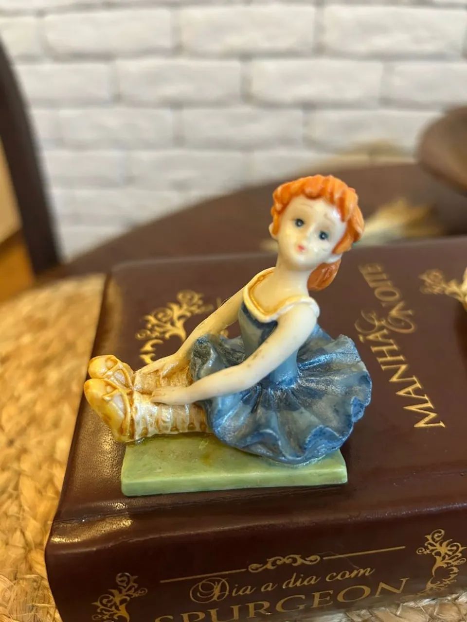 Esculturas de Par de Bailarinas em Resina - Foto 3