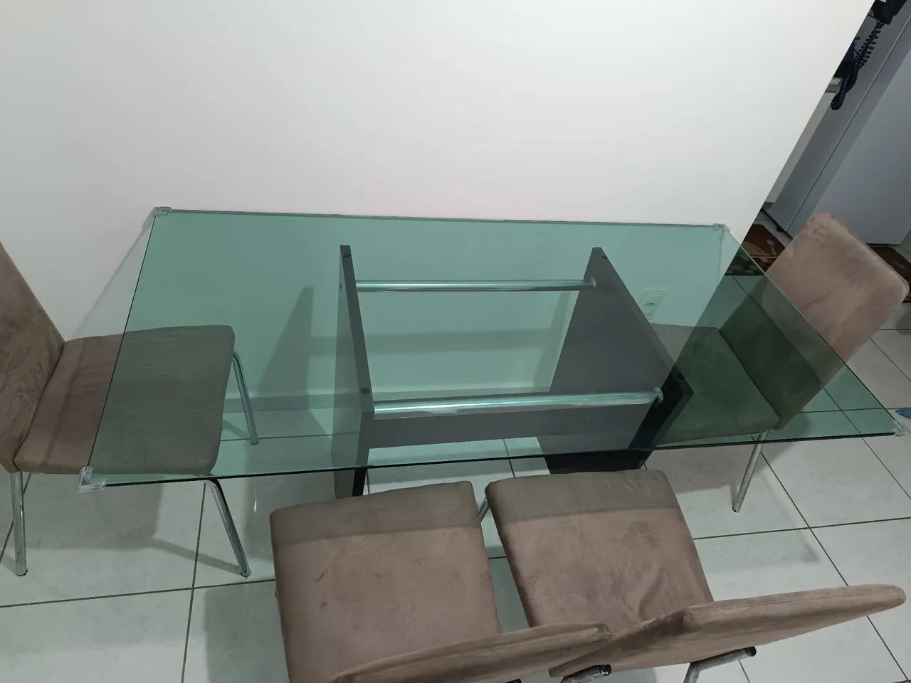 Mesa tampo de vidro com 4 cadeiras - Foto 2