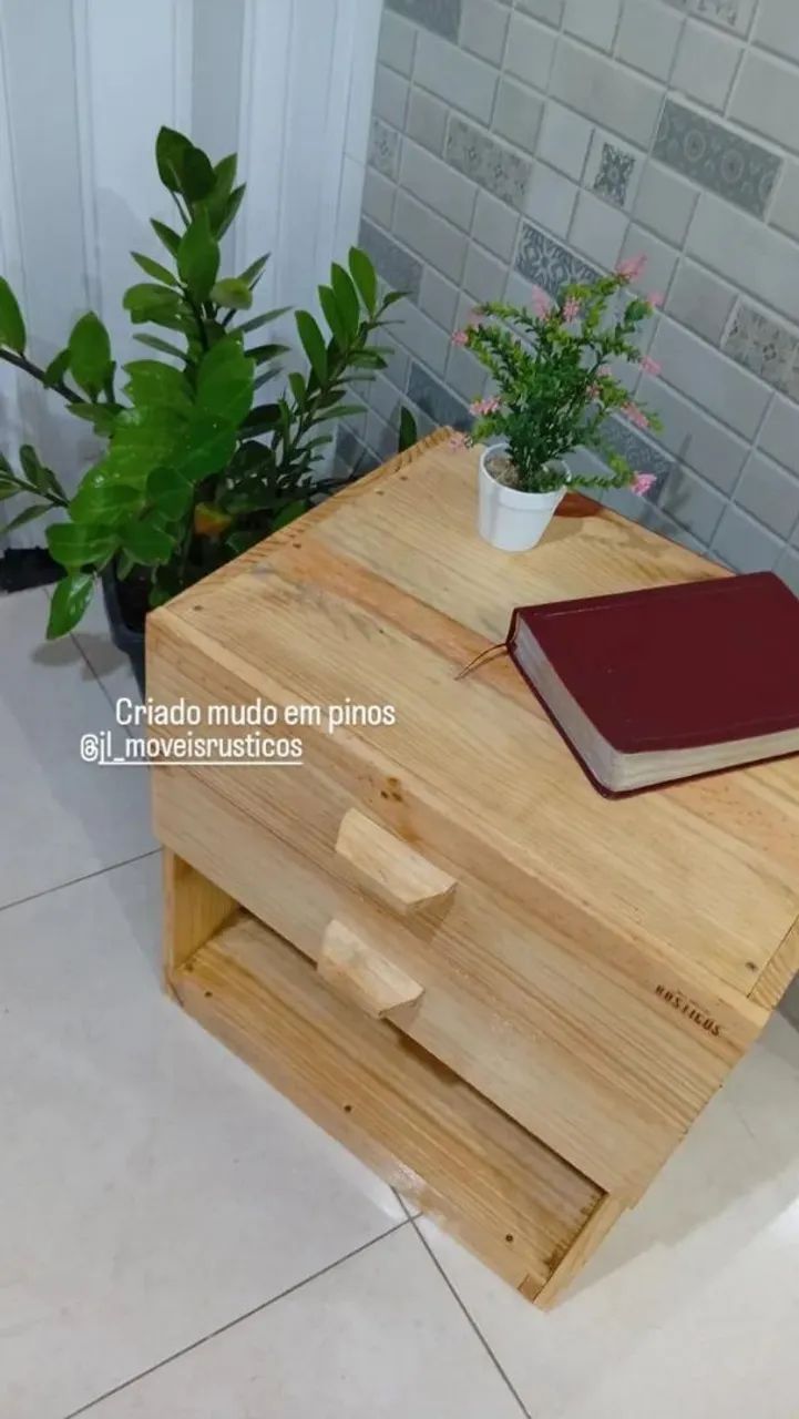 Vendo criado mudo em pinos 