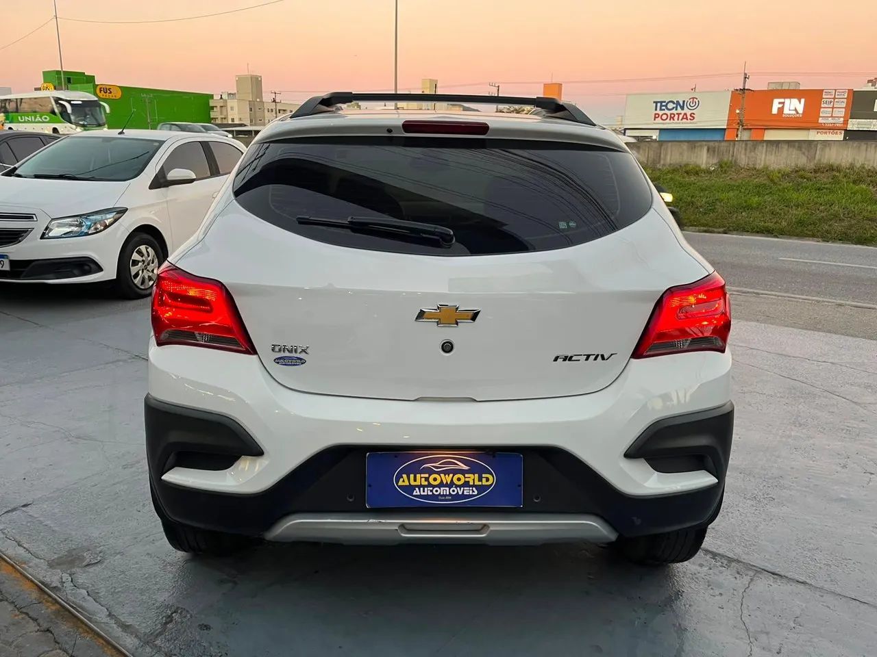 Chevrolet Onix Activ 1.4 8V Flex Aut. 4P 2017 - Foto 5