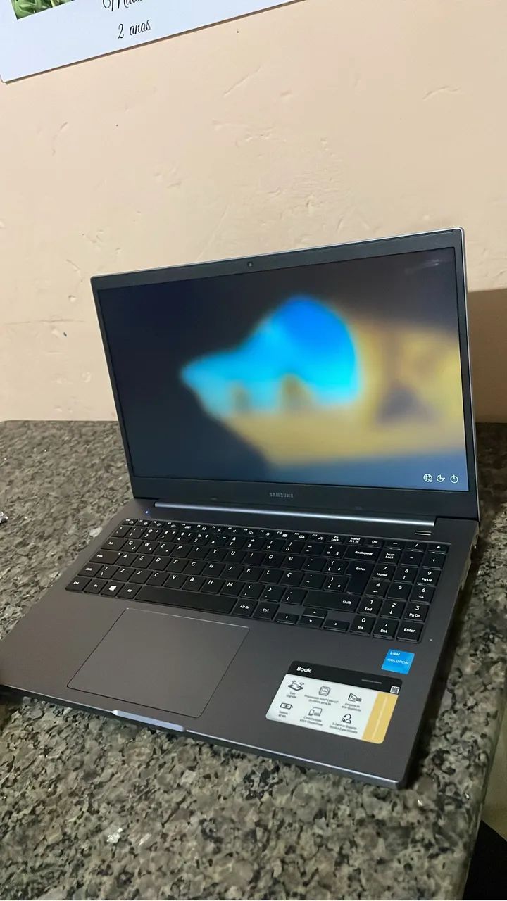 Notebook Samsung Book de 15,6?, com Intel Celeron.