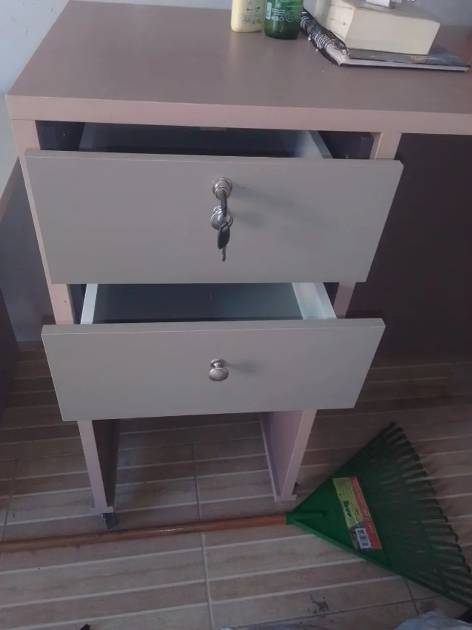 Mesa MDF é um móvel resistente e liso, ideal para escritórios - Foto 2