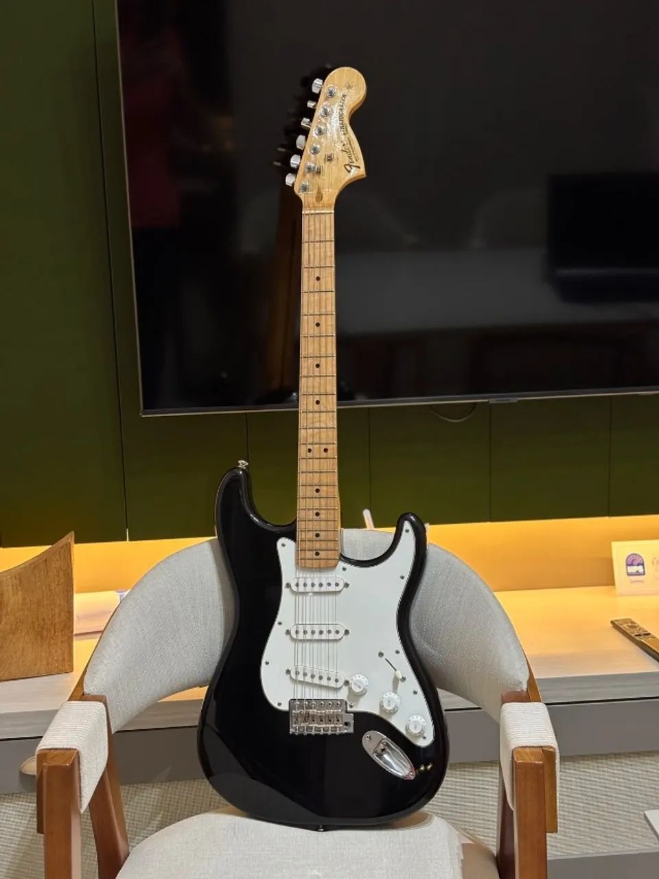 Guitarra com captação FENDER JAPAN - Foto 3