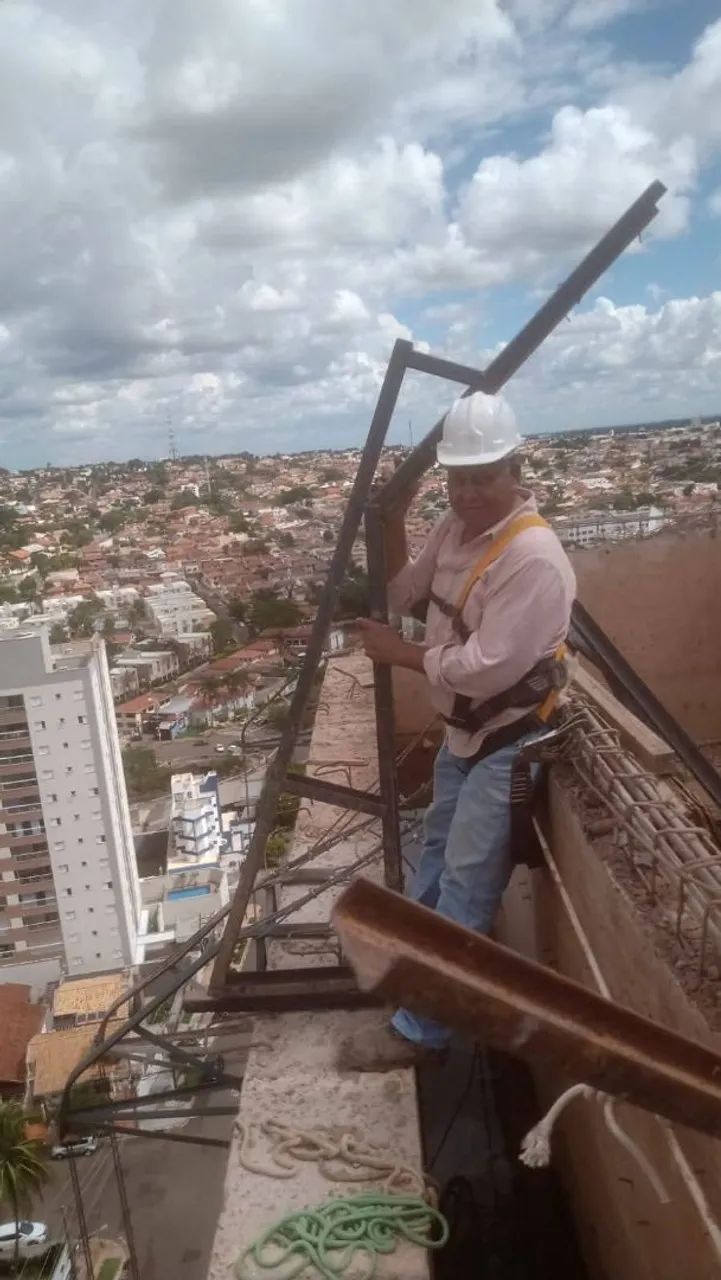 CONSTRUÇÕES E FORROS DE PVC E MADEIRA