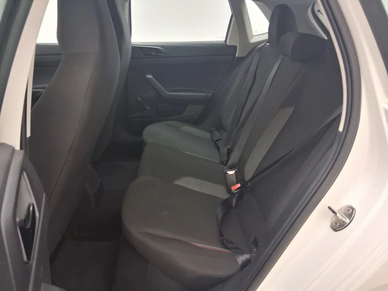 Volkswagen Polo Track 1.0 Flex 12V 5p, foto 17 de 18