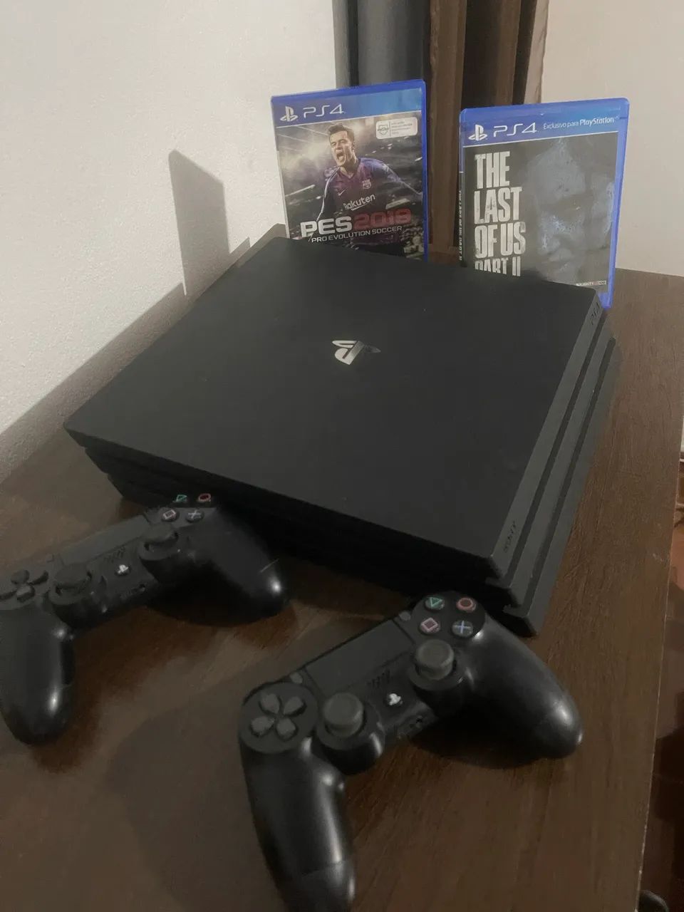 Playstation 4 pro e 2 controles - Foto 3