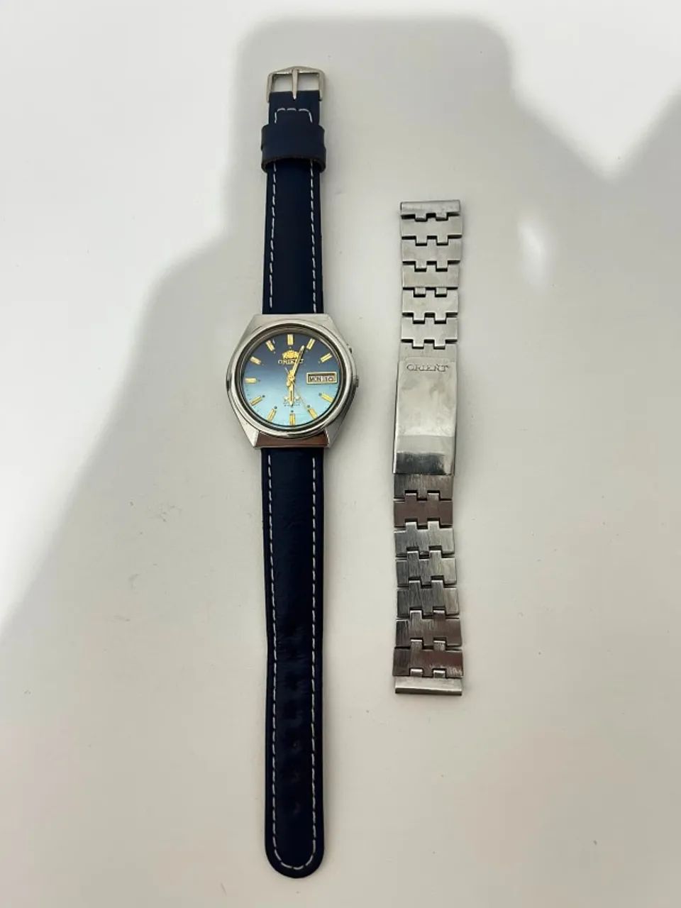 Orient 3 Estrelas Automático - Clássico Vintage com mostrador azul degradê 