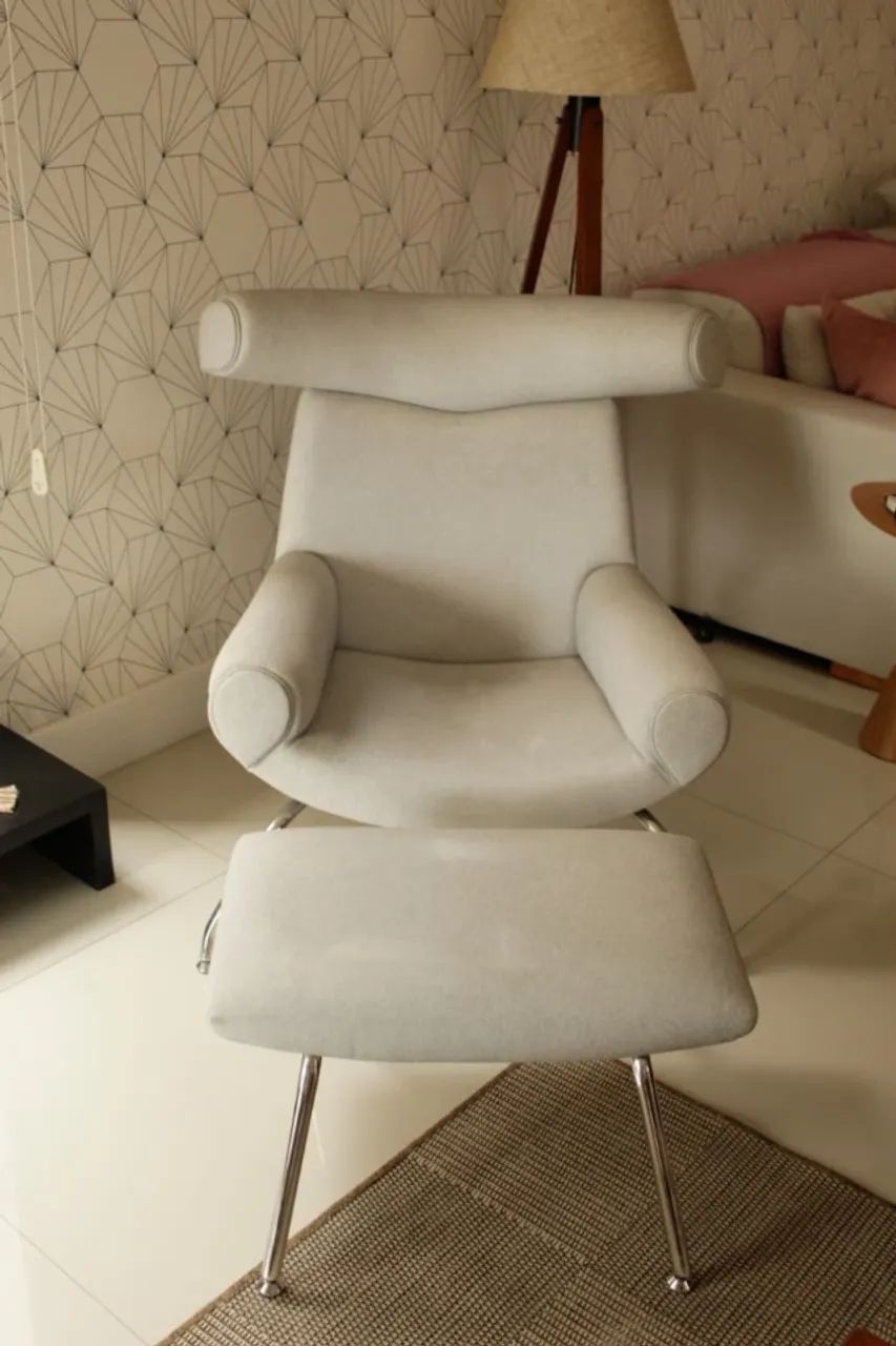 Poltrona Wegner Ox com Puff