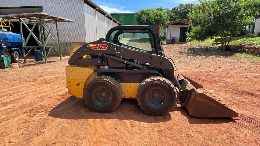 Mini Carregadeira NH L218 ano 2018