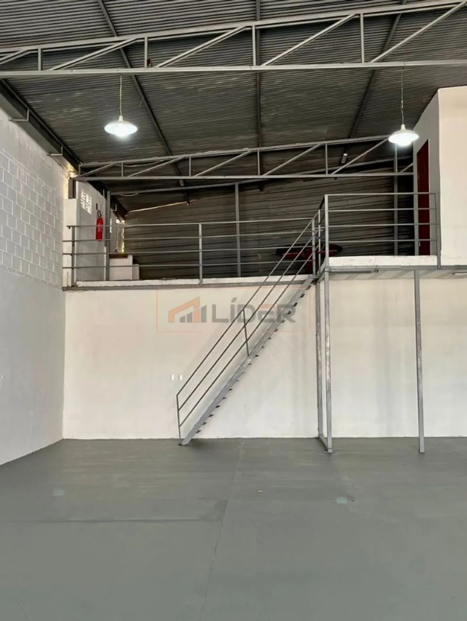 Aluga-se Galpão em Zona Comercial - Foto 4
