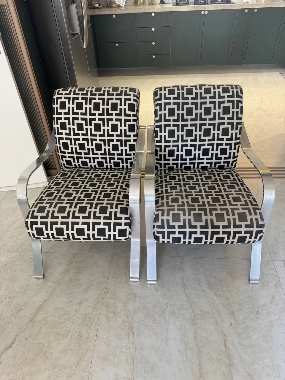 Poltronas de tela e braço metalico - Foto 2