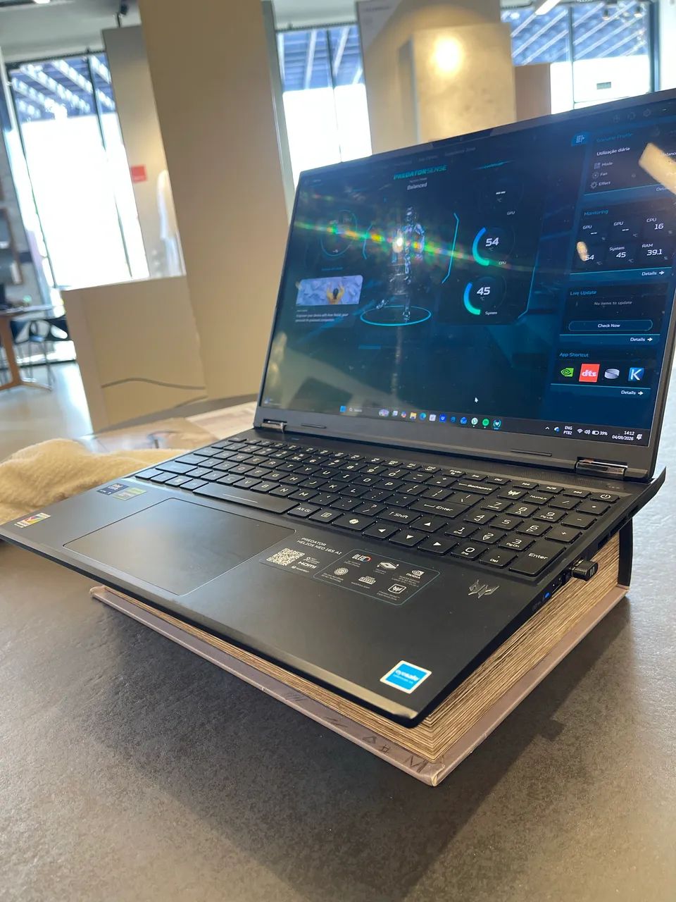 ACER PREDATOR HELIOS NEO 16S AI - RTX 5070 Ti | 48GB RAM | OLED 240Hz - Foto 4