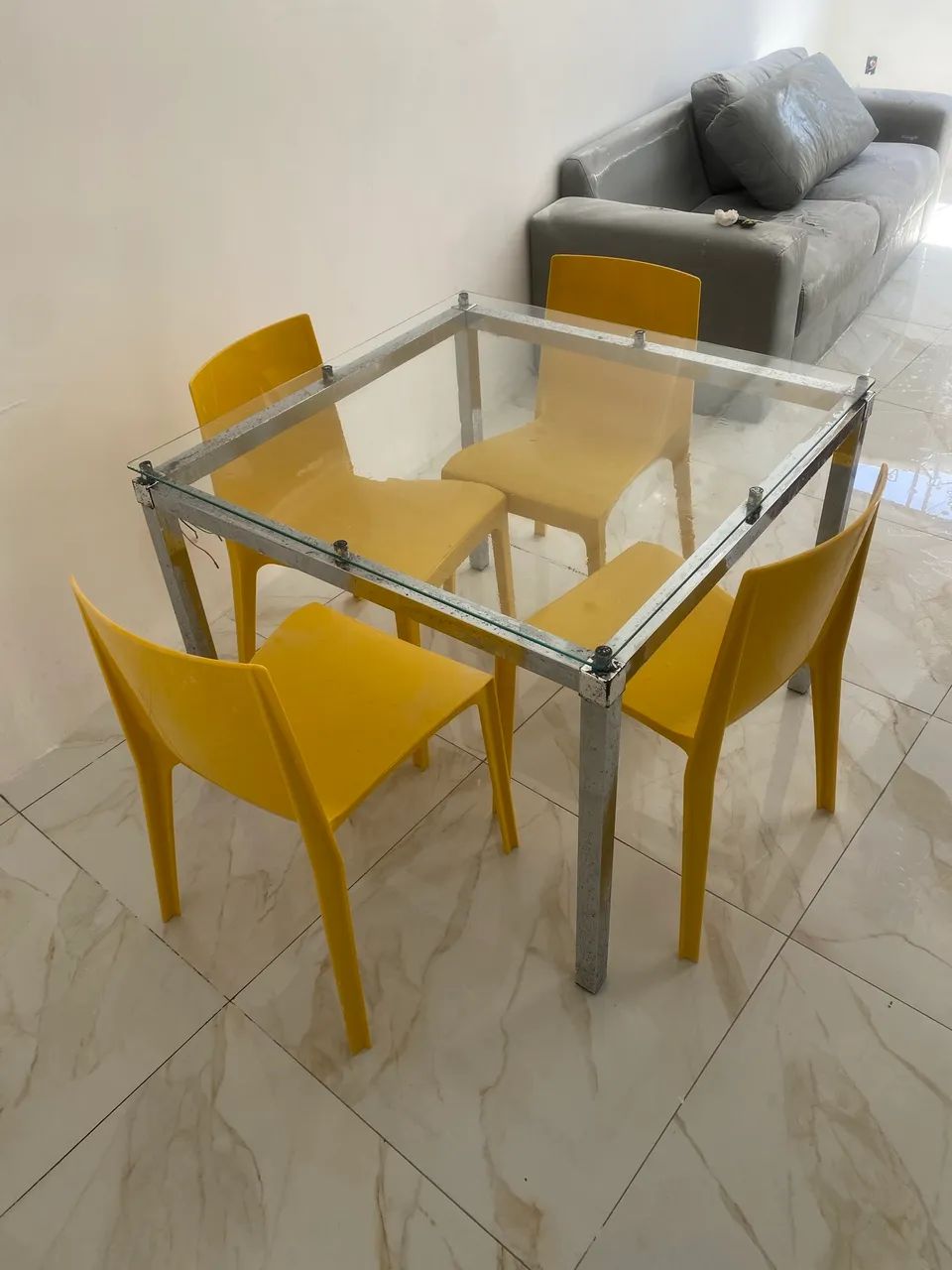 Mesa e cadeiras 