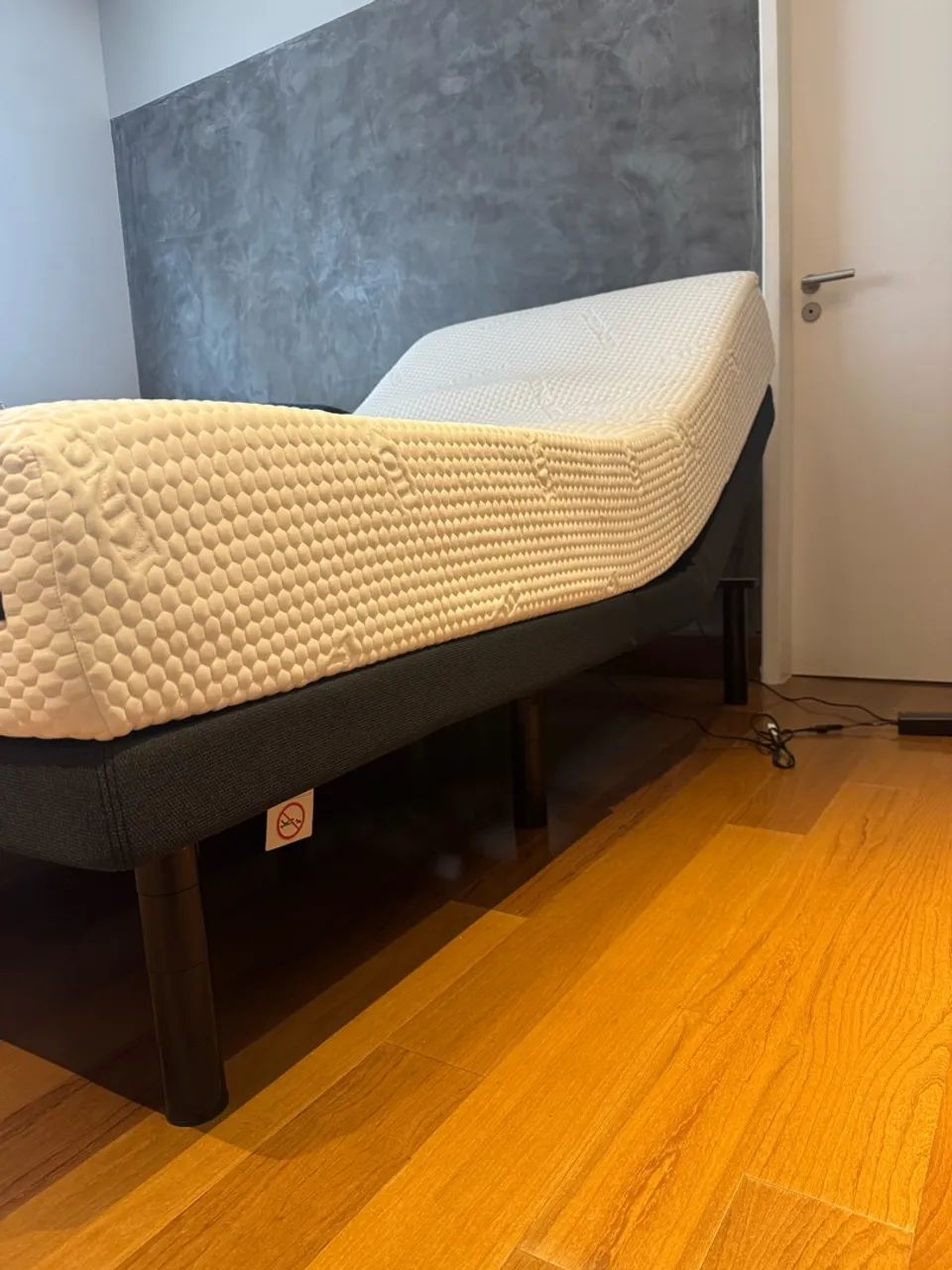 Vendo Cama e poltrona reclináveis 