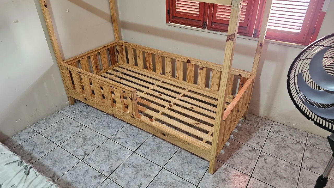 Cama de madeira com casinha - Foto 2