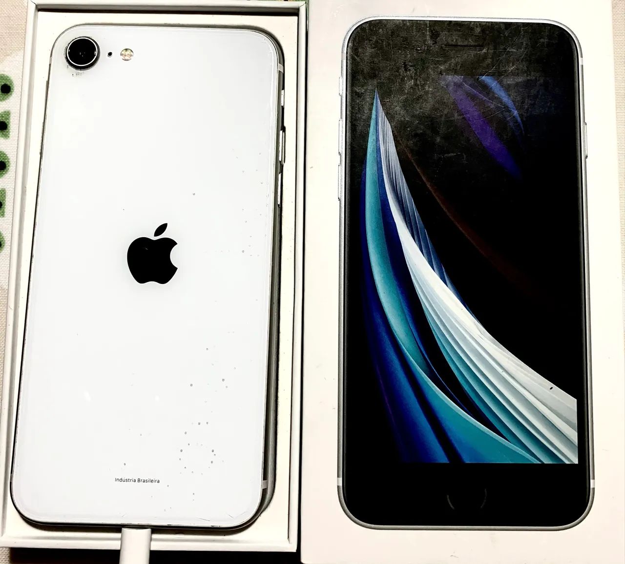 Vendo iPhone SE 2ª Geração - Branco 64G - Foto 2