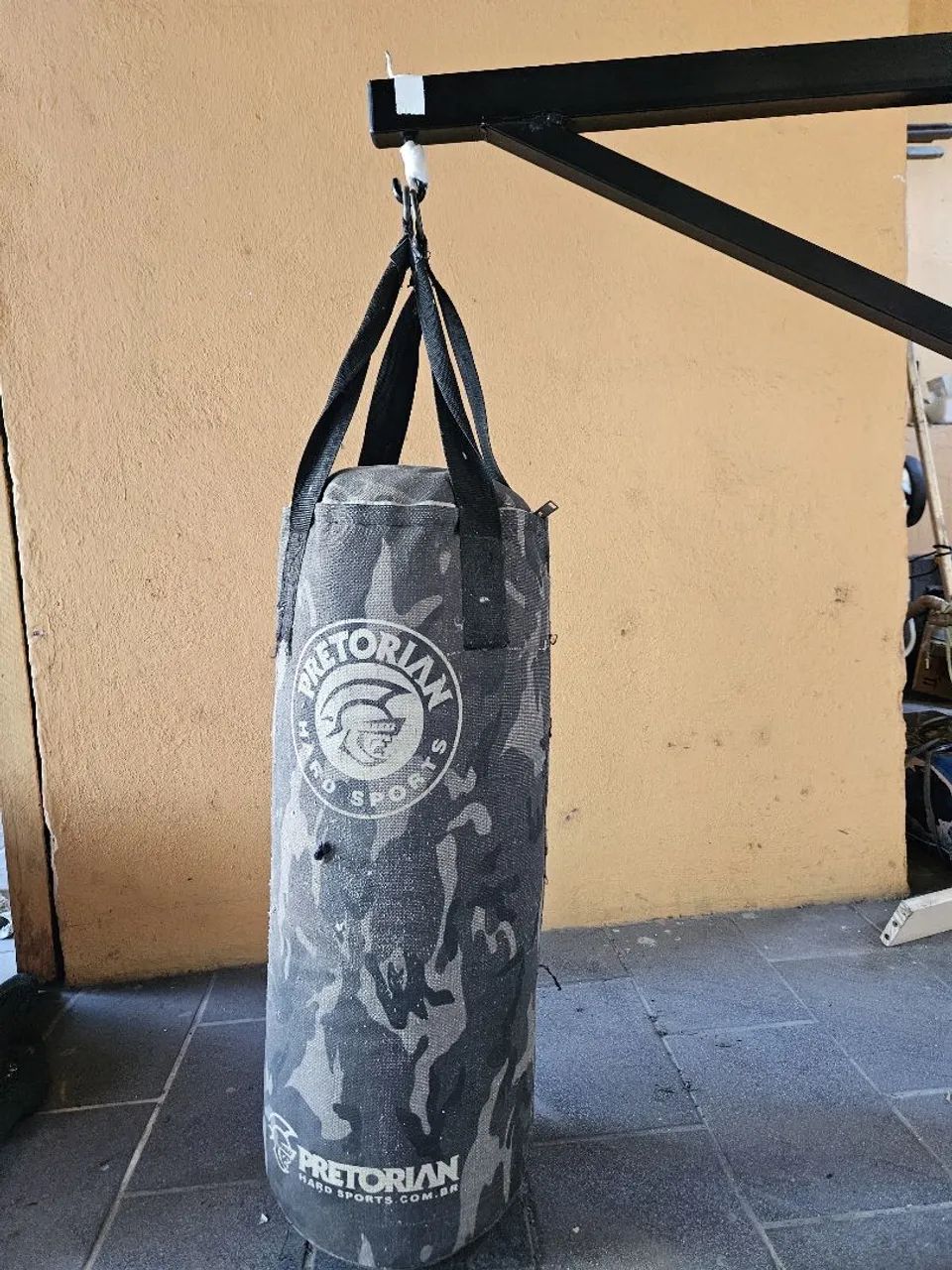 Vendo saco de boxe com braço 