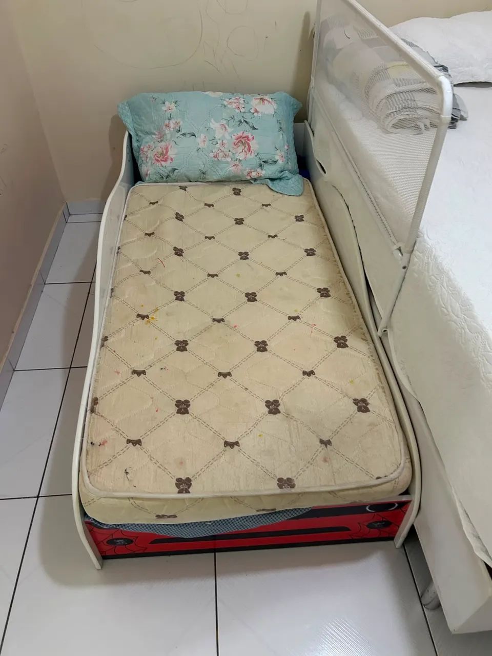 Cama infantil com dois colchões  - Foto 2
