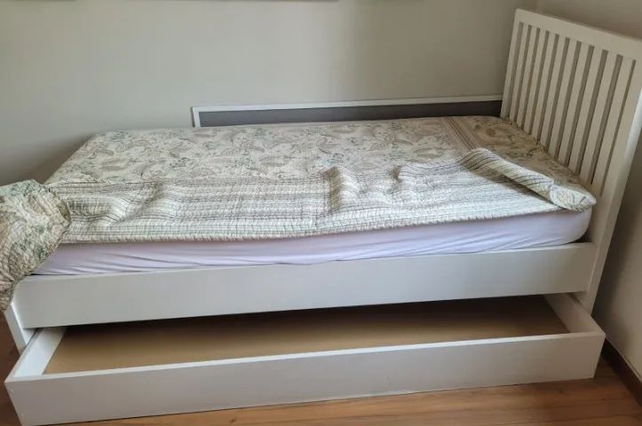 Cama de solteiro com colchão
