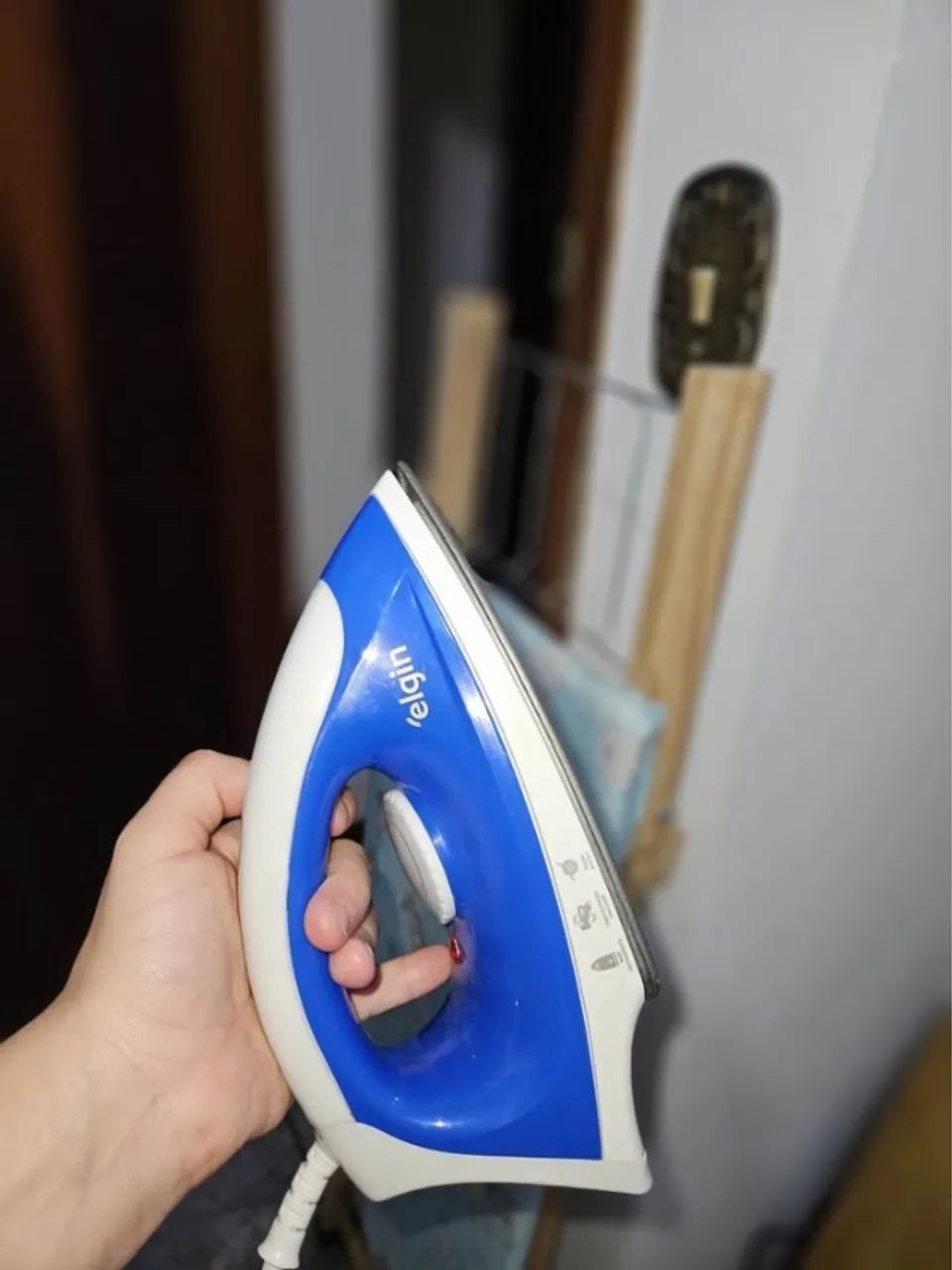 Tábua de passar roupa + ferro de passar - Foto 2