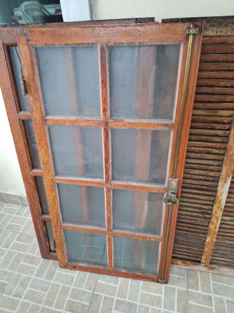 Janelas de madeira com ferragens - Foto 3