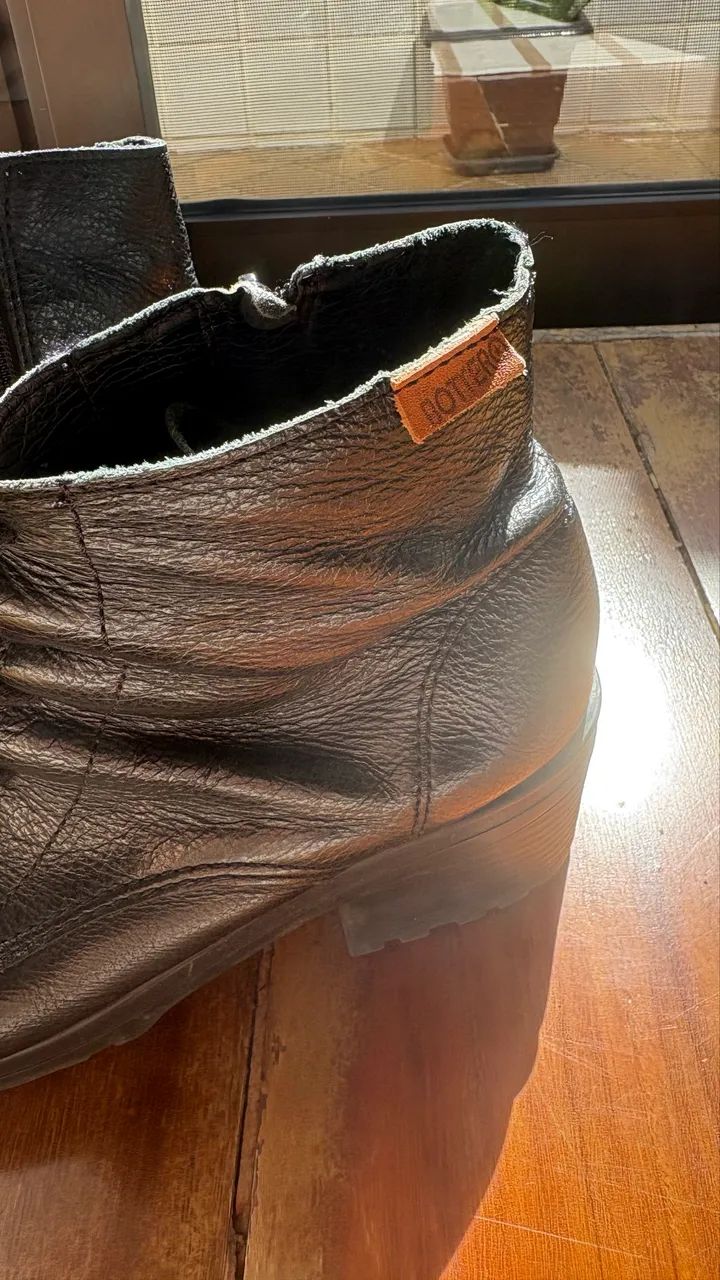 Bota preta em couro - Foto 4