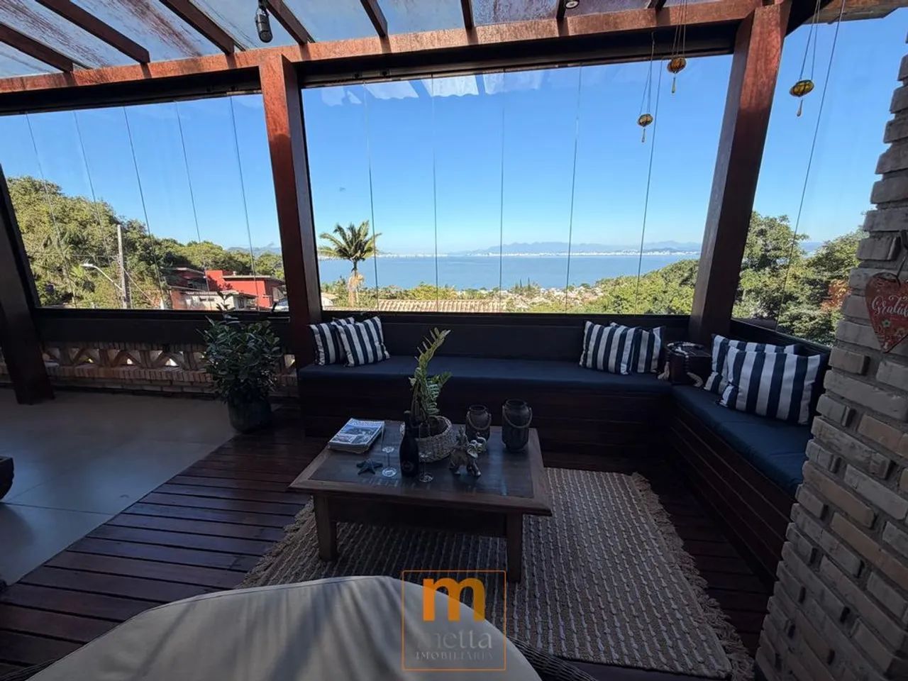 Casa com 4 dormitórios sendo 1 suíte com vista 180º para mar no Sambaqui - Foto 2