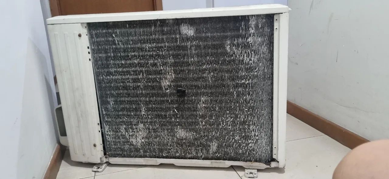 Condensadora da split Gree - 9.000 Btus - Compressor danificado  - Foto 5