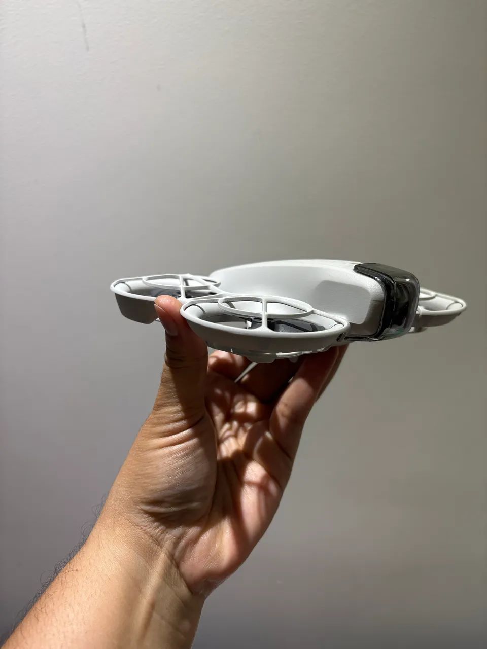 DJI Neo Fly More Combo - Praticamente Zero (Apenas 21 Minutos de Voo)