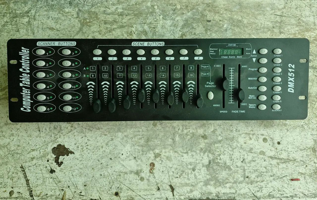 Mesa Controladora  de Iluminação DMX512