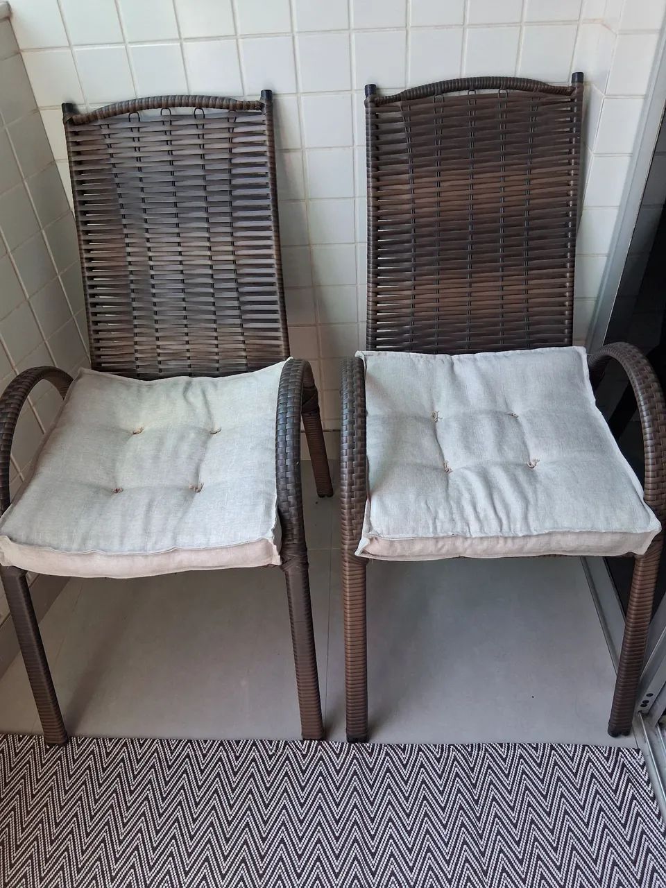 2 Cadeira com assento linho + mesa centro junco sintético  - Foto 2