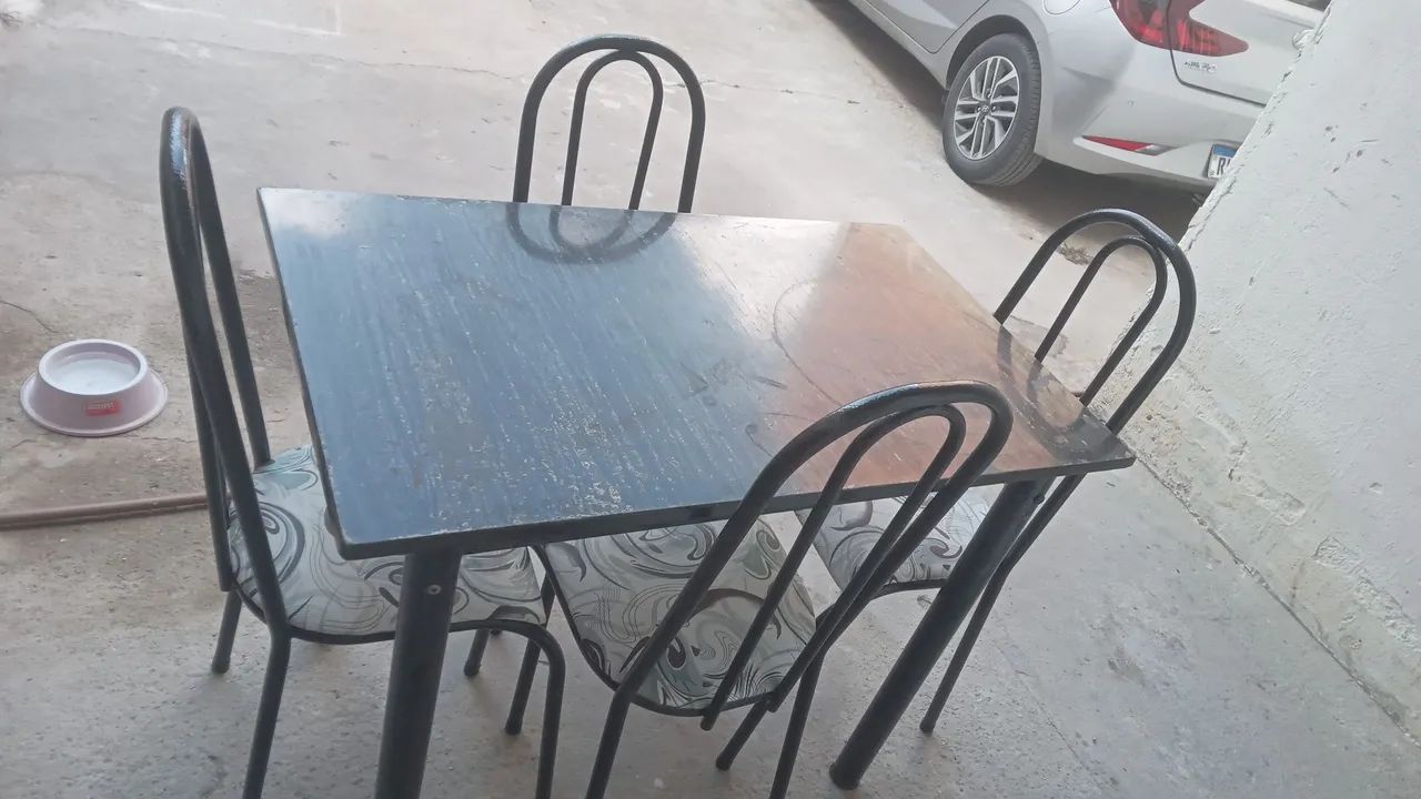 Mesa  4  cadeiras 