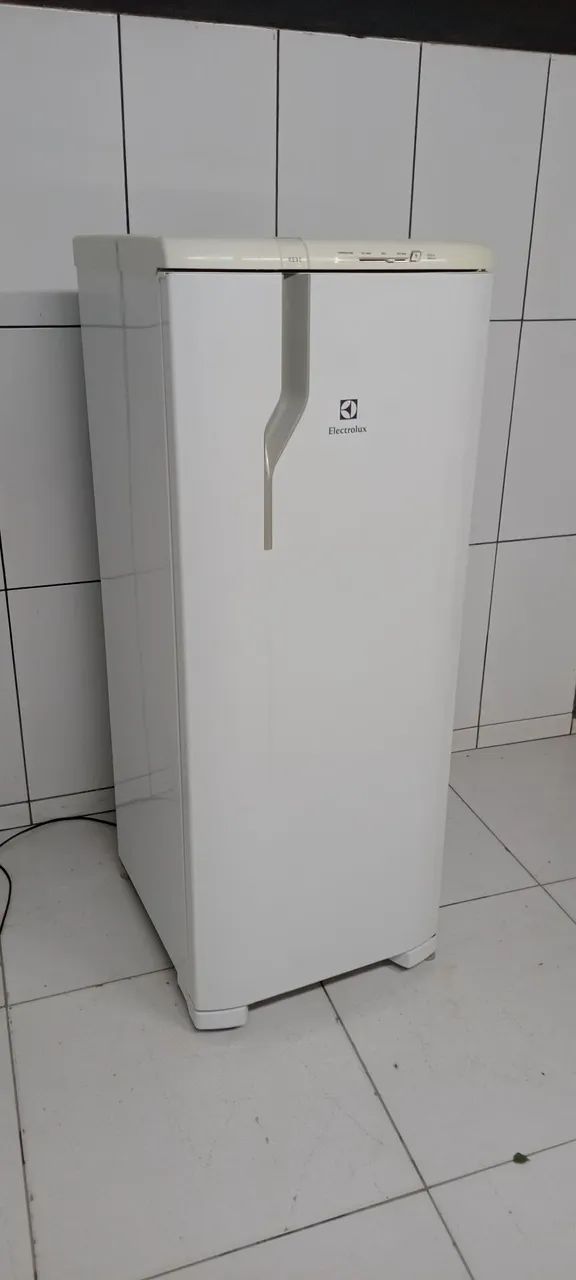 Vende uma geladeira Eletrolux  - Foto 2