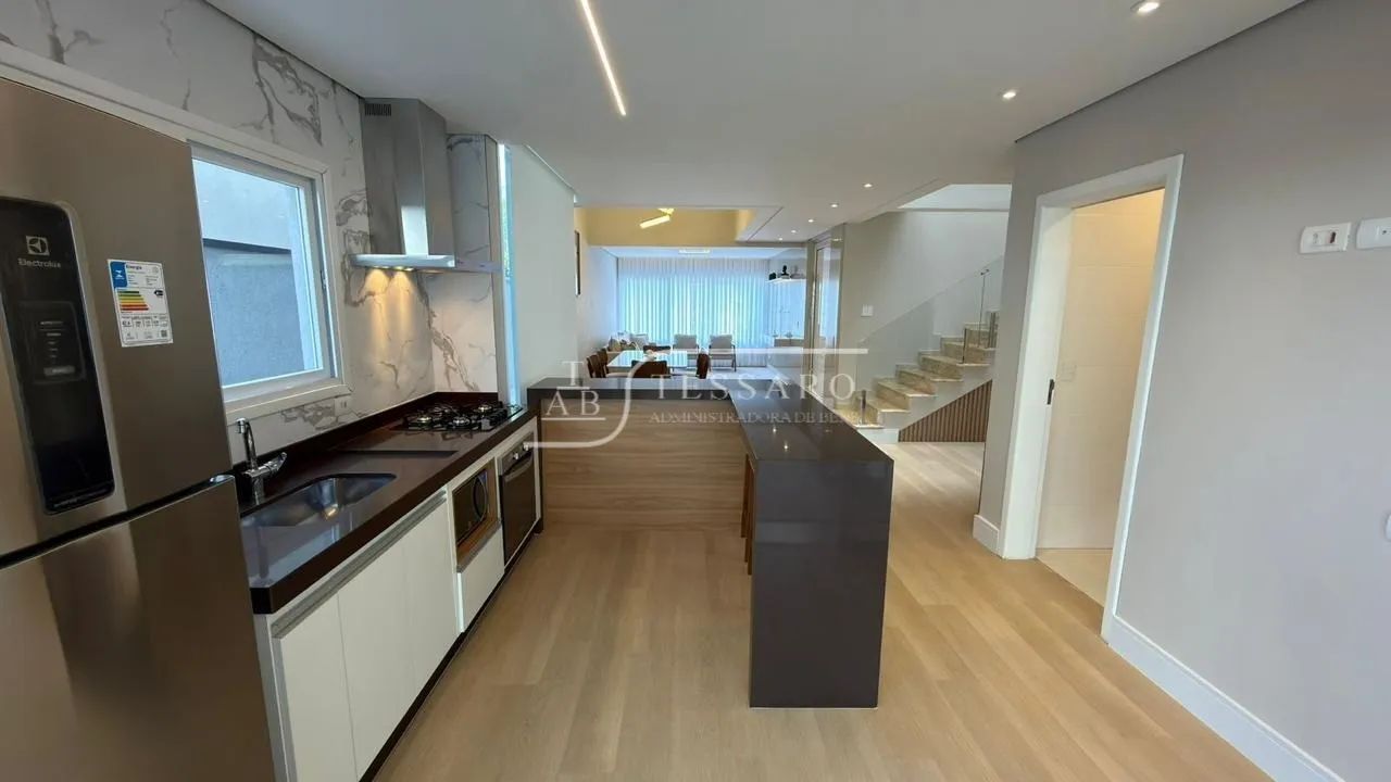 Casa Condomínio Fecahdo 289m 3 Suítes e 4 vagas de Carro Aruja - Sp