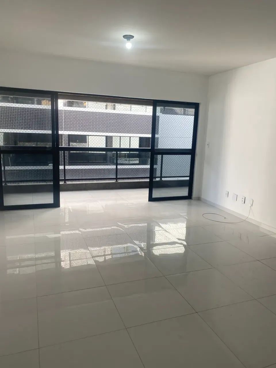 Alugo Excelente Apartamento de 3 quartos na Ponta Verde! Tratar com Jackson