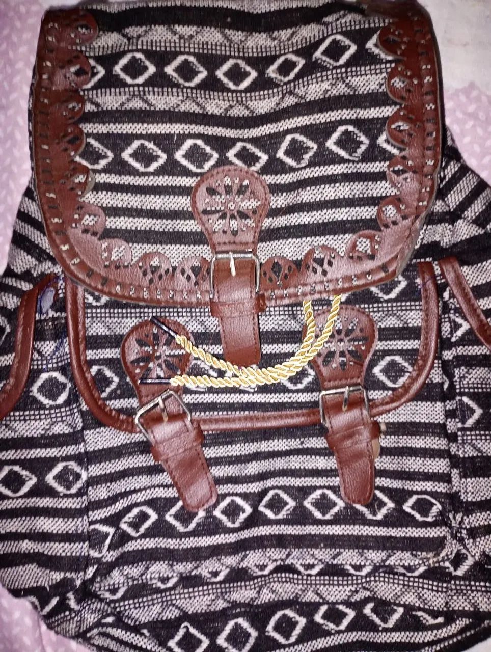 Vendo uma mochila nova.ENTREGO