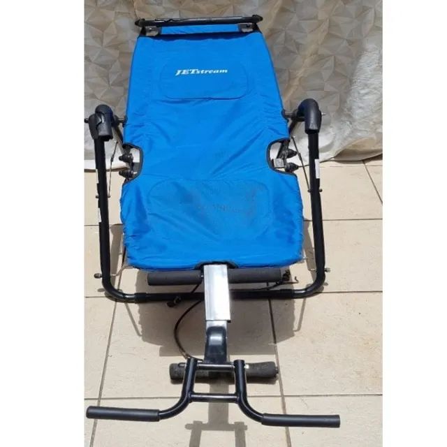 Cadeira para exercícios abdominais focada nos músculos do abdômen. 