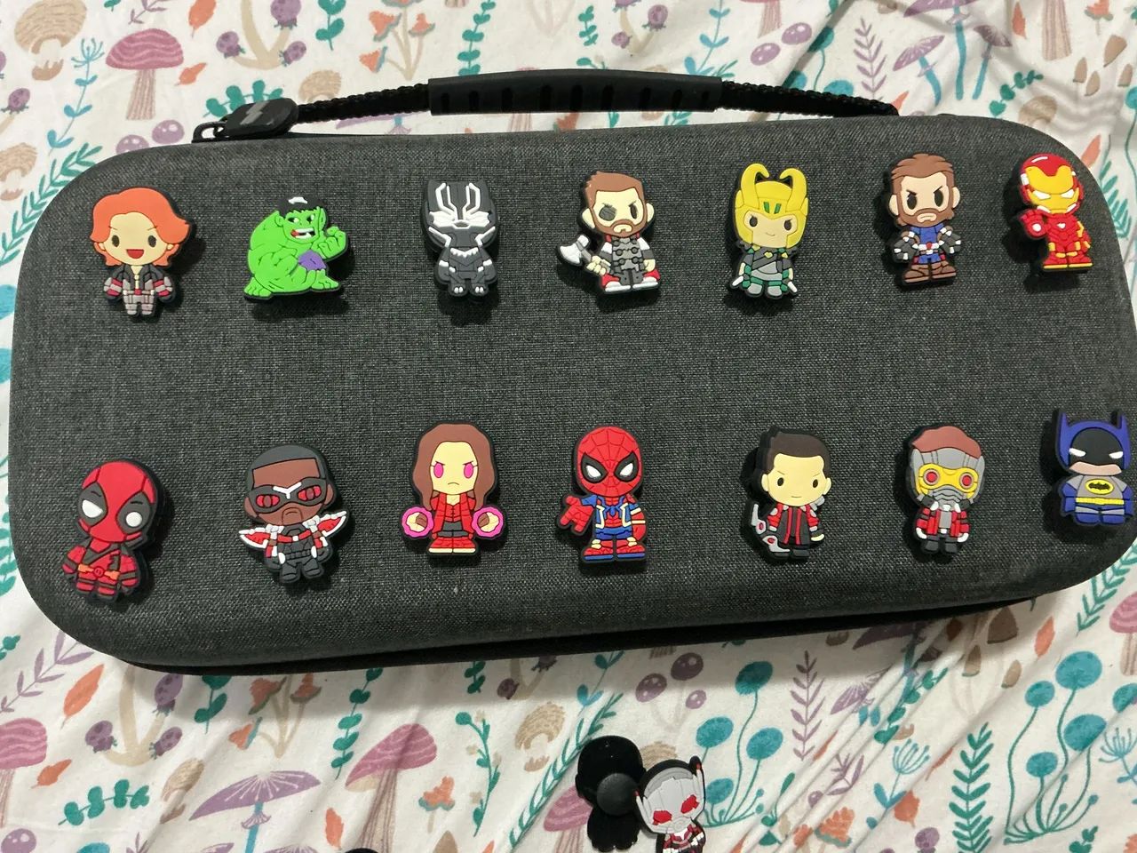 Pin super heróis Marvel para CROCS - Foto 3