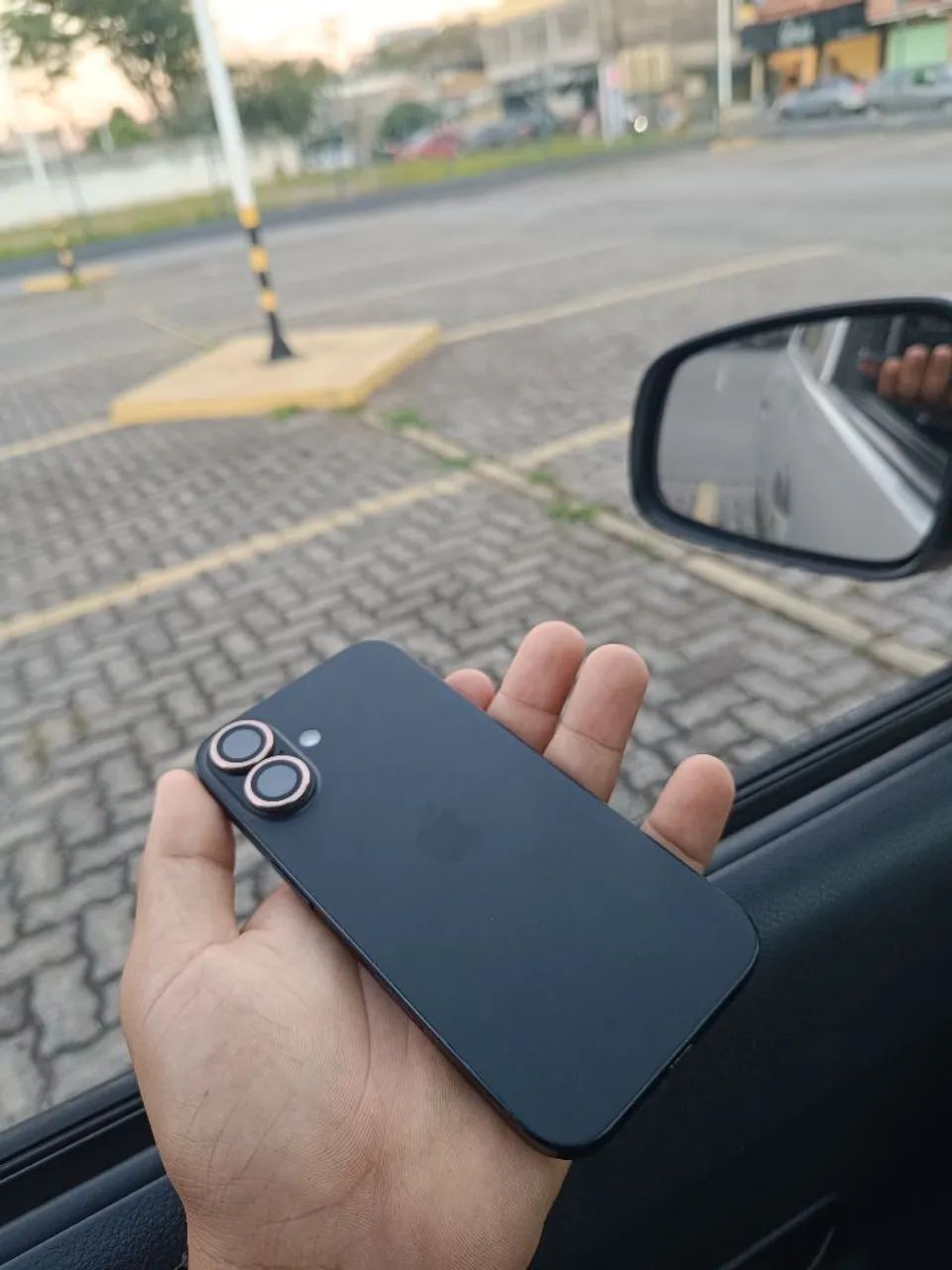 iPhone 16