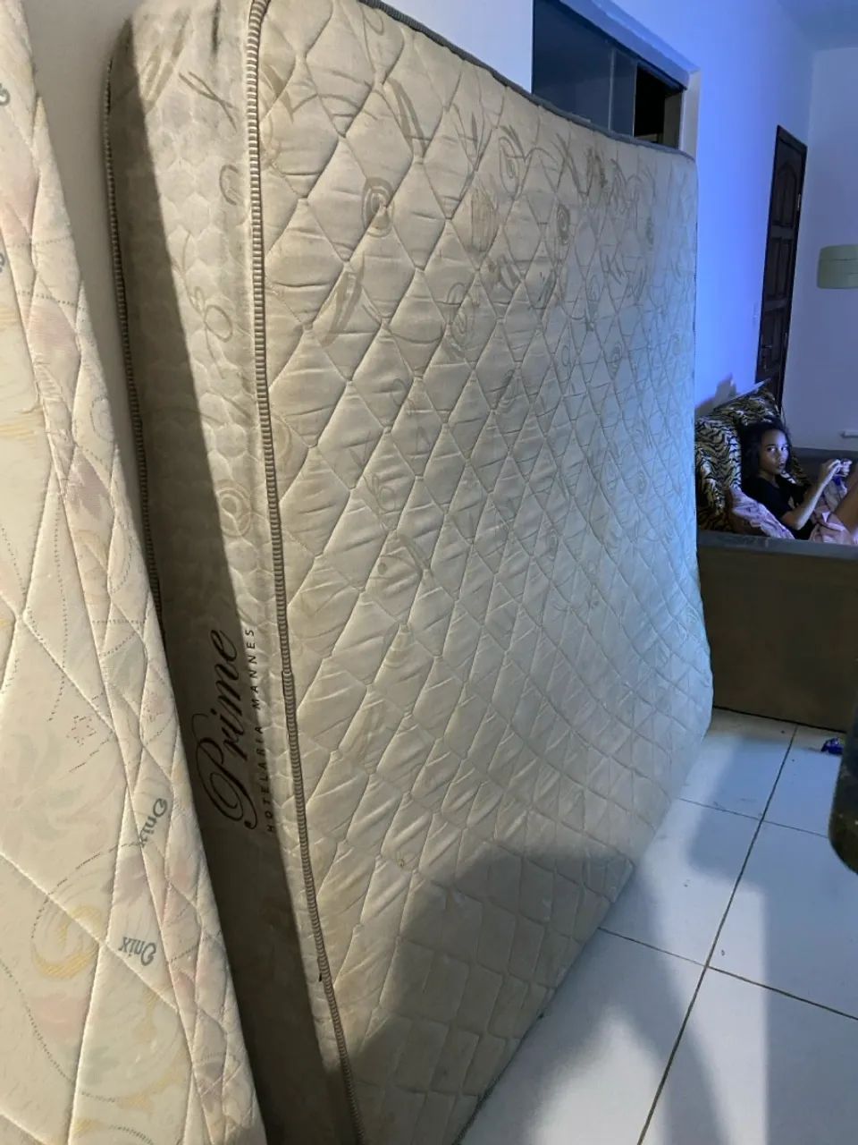 Colchão de casal grandão semi novo com molas