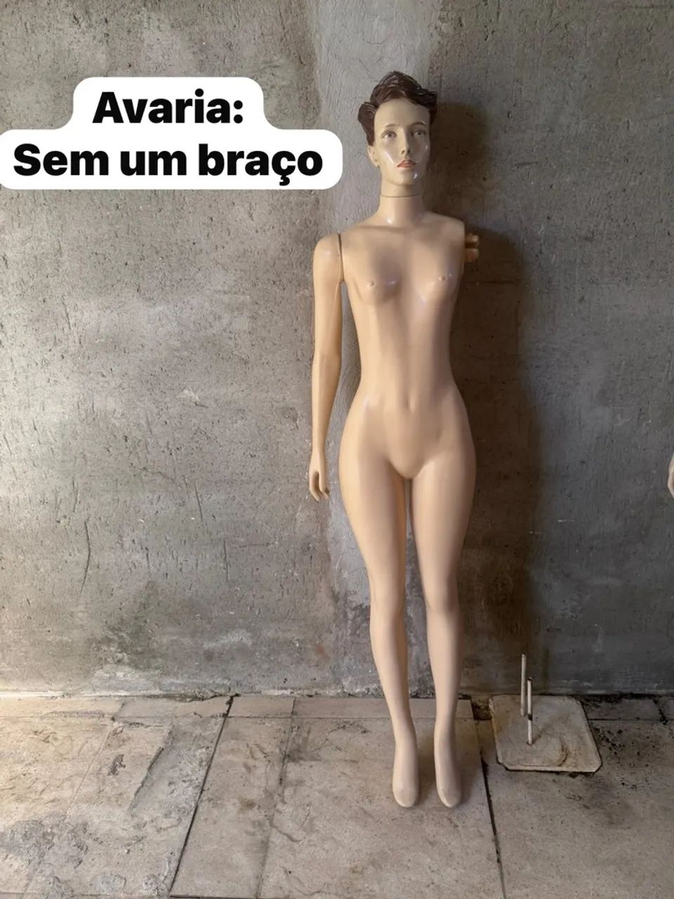 Manequim sem um braço