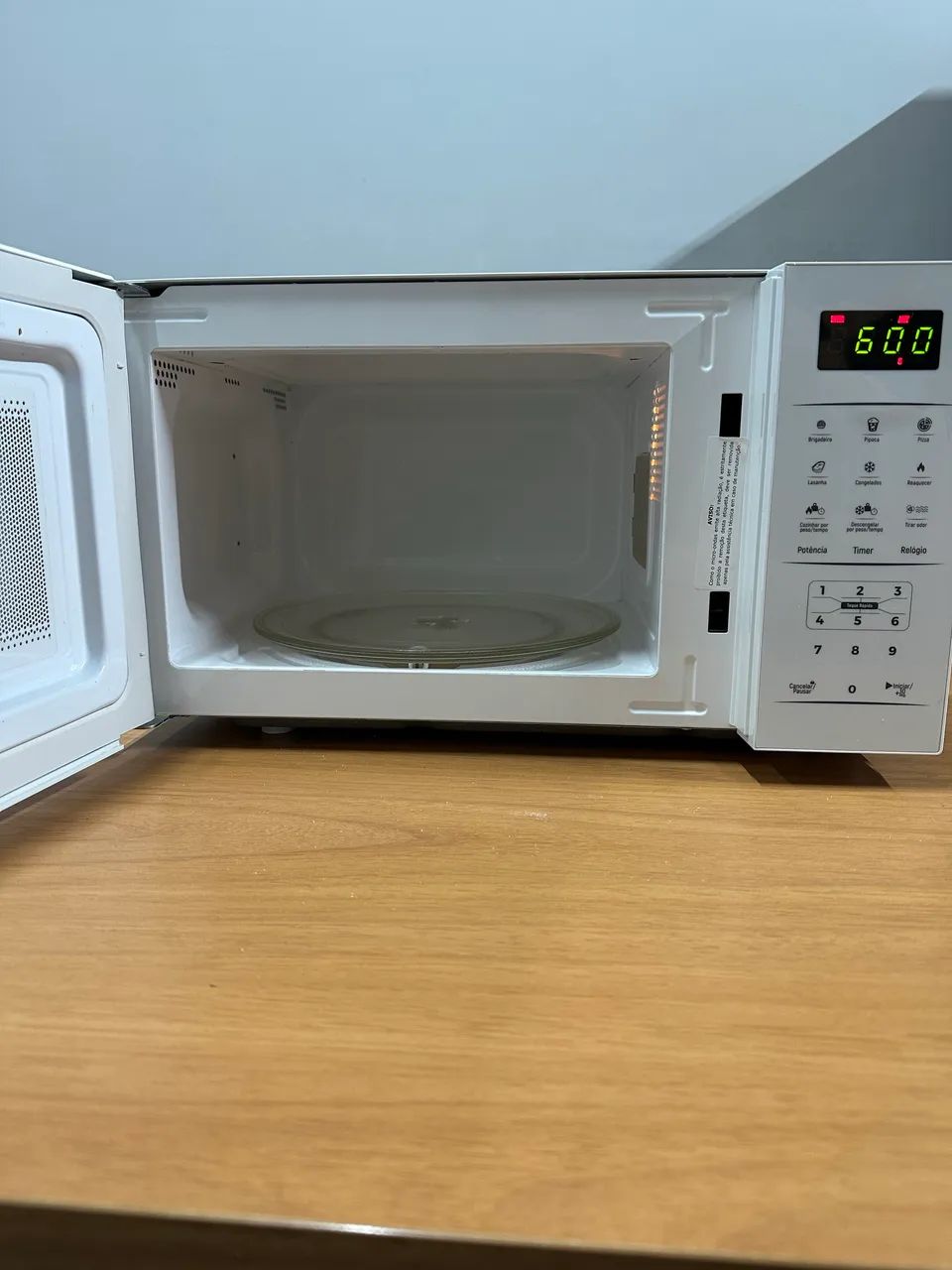 Microondas 220V - Pouco uso - Foto 2