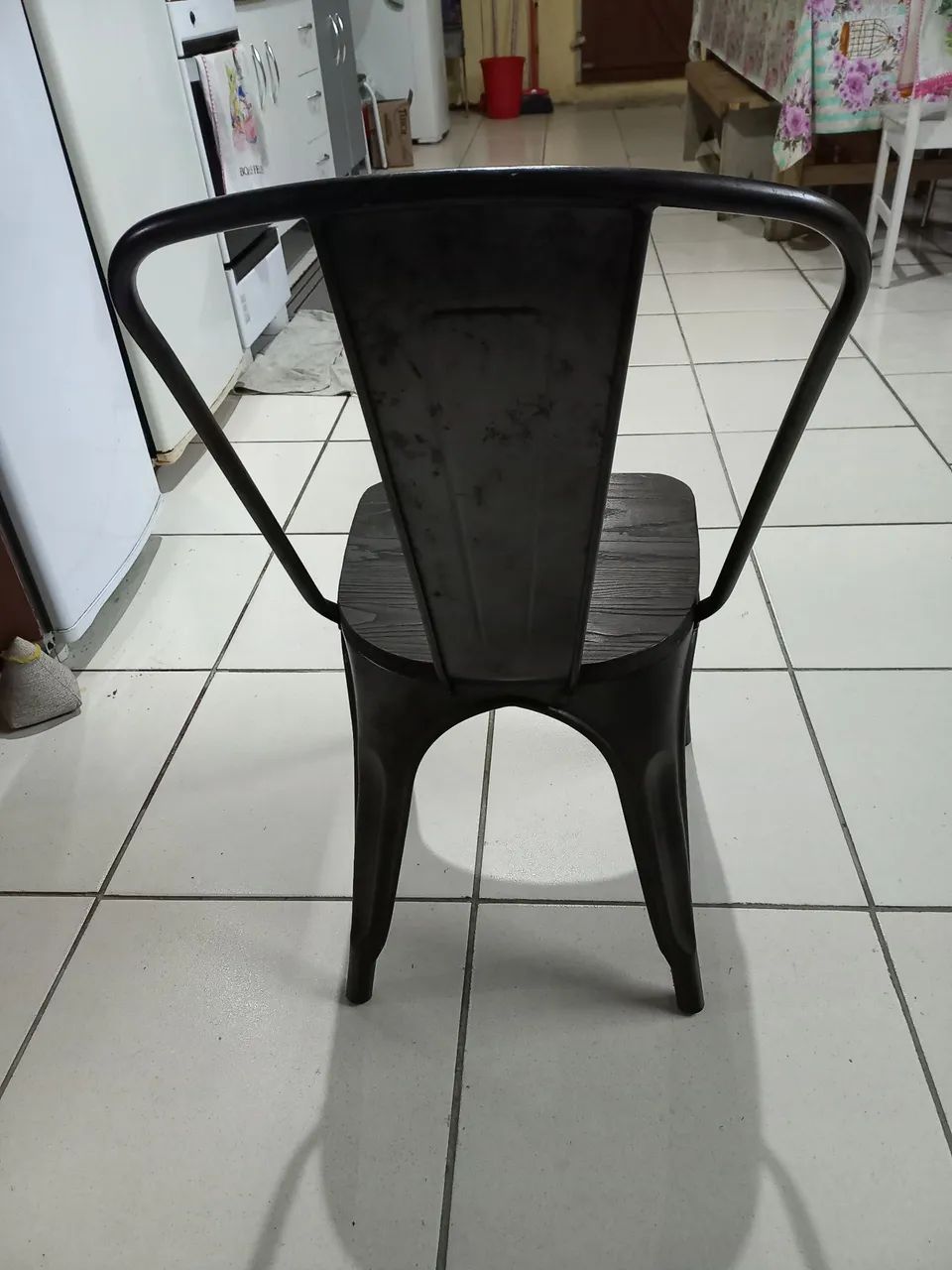 Cadeira de metal com design moderno - Foto 2