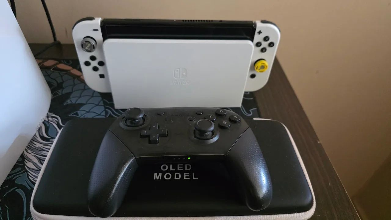 Nintendo Switch Oled + 1 controle Pro (usado)