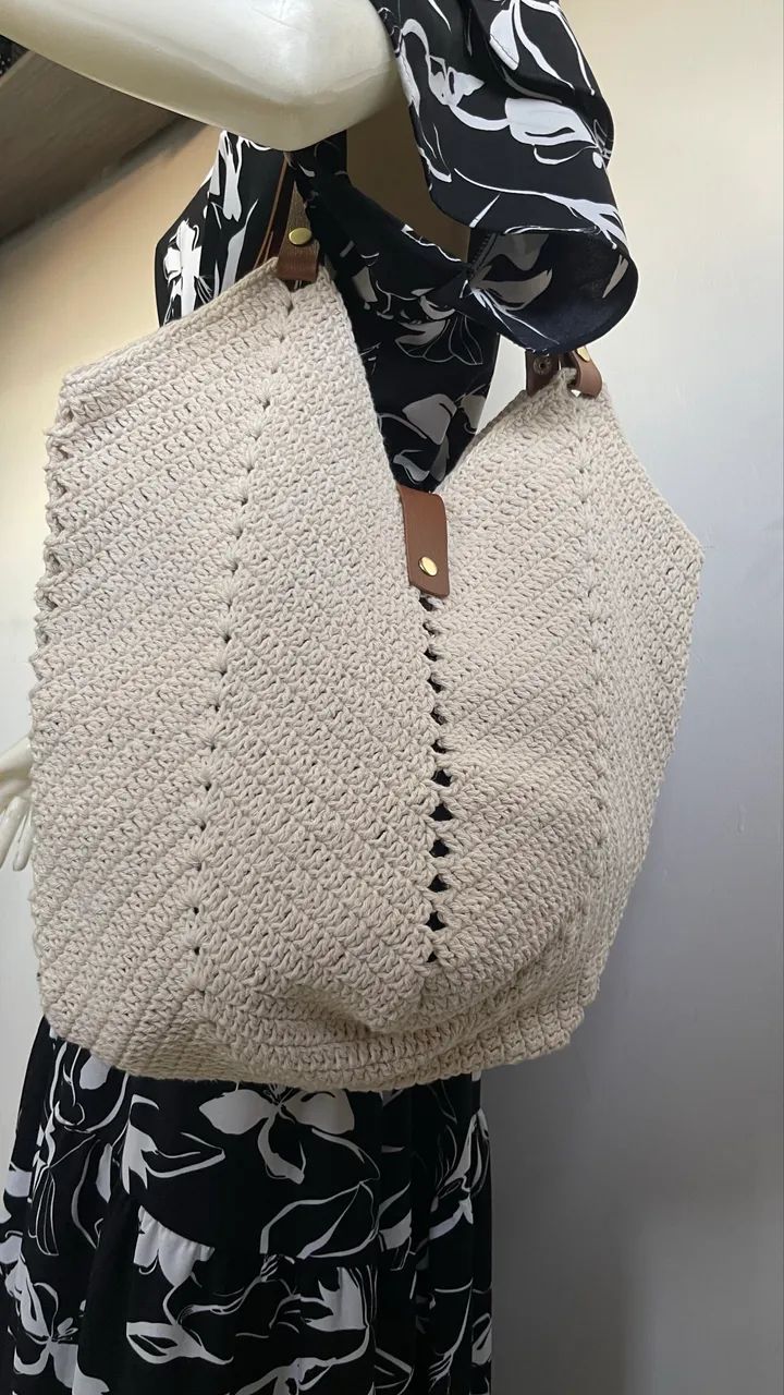 Bolsa de ombro branca feita de crochê com alça de couro sintético nova - Foto 3